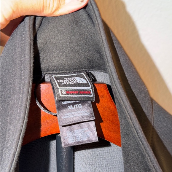 The North Face Summit Series Apex Bionic Black Full-Zip Softshell Jacket - Picture 5 of 6